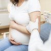 Вакцинация беременных: обнародованы проблемы будущих мам после прививки 