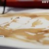 Митець з Албанії малює кавовими фарбами