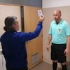 Арбитр спас жизнь футболисту и получил "белую" карточку (видео)