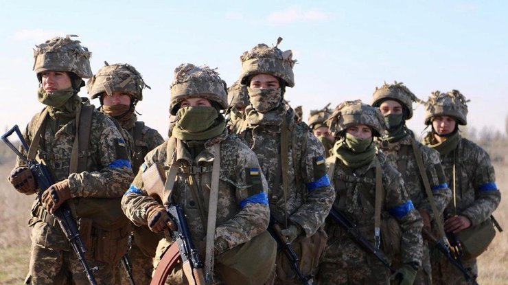 Украинских воинов будут награждать 10-ю наградами