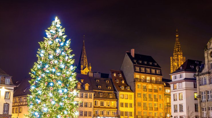 Фото: елка в Страсбурге/Франция / europeanbestdestinations.com