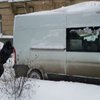 Автівки у кучугурах і непроїзні дороги: у восьми регіонах України обмежили рух транспорту