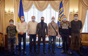 В Украину вернулись пленные украинские моряки судна Stevia
