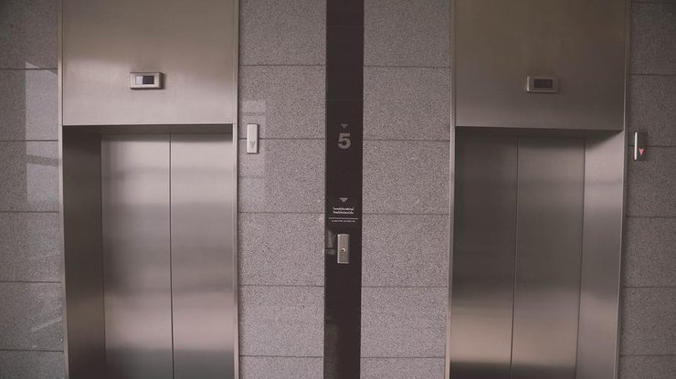 Мужчина напал на девочку в лифте / Фото: 