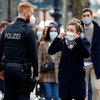 Пир во время чумы: в Германии разгорелся небывалый коронавирусный скандал