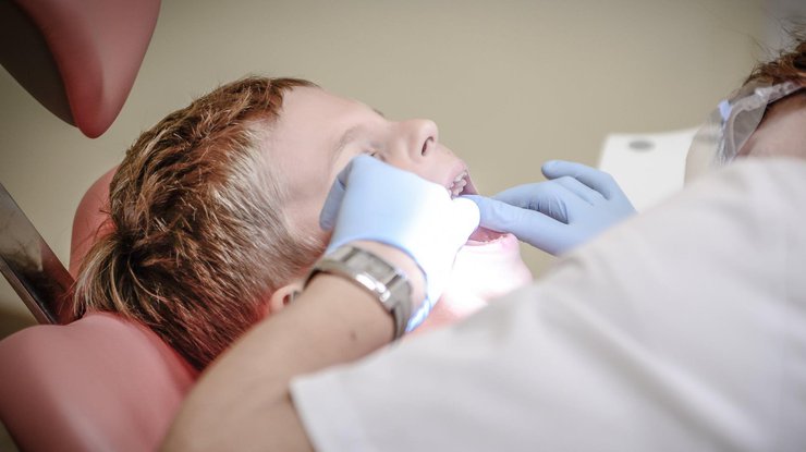Ребенок у стоматолога / Фото: Pexels