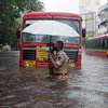 В Индии "зверствует" мощный разрушительный циклон (видео)