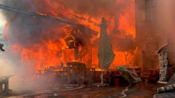 В Тернополе горит ресторан / Фото: dsns.gov.ua 
