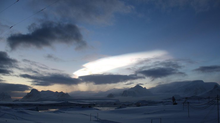 Перламутровые облака/ Фото: facebook.com/AntarcticCenter