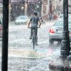 Мокрая и теплая погода: синоптики дали прогноз на выходные