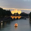 Проезд "по воздуху": в Италии мост полетел на шарах (видео)