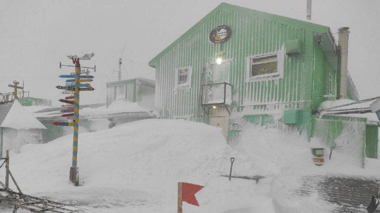 Снег на полярной станции/ Фото: 34.ua