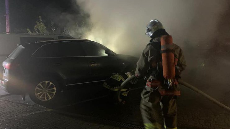В Ривне сожгли автомобиль Руслана Потапчука