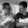 Министр транспорта США и его муж впервые стали родителями
