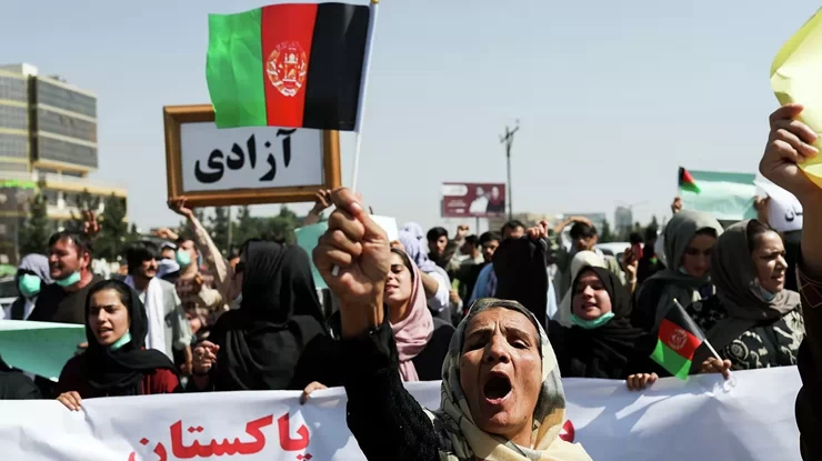 Афганские женщины вышли на демонстрацию в Кабуле с требованием расширить их права