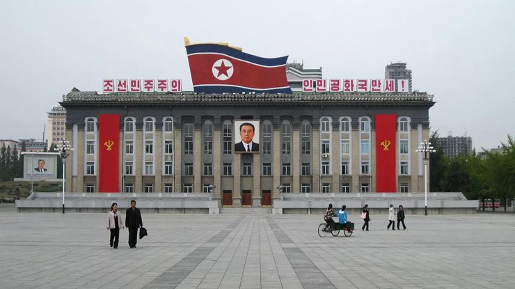 Центральная площадь имени Ким Ир Сена в Пхеньяне