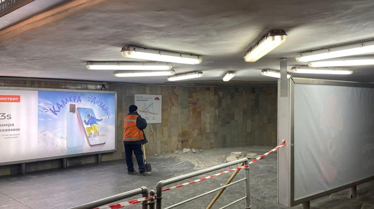 На станции обвалился потолок / Фото: Facebook Юрия Сидоренко