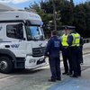 В Дублине грузовик протаранил ворота российского посольства (видео)