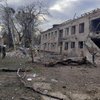 Ракетний обстріл Миколаєва: рятувальники другий день ліквідовують пожежу на підприємстві