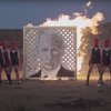 Pussy Riot спалили портрет путіна у новому кліпі (відео)