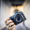 Canon представила бюджетну бездзеркальну камеру EOS R8