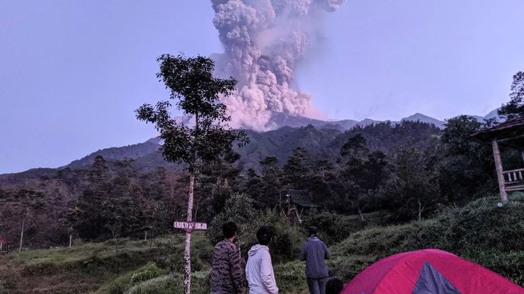 Виверження вулкана Мерапі