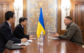 Єрмак провів зустріч з послом Китаю в Україні