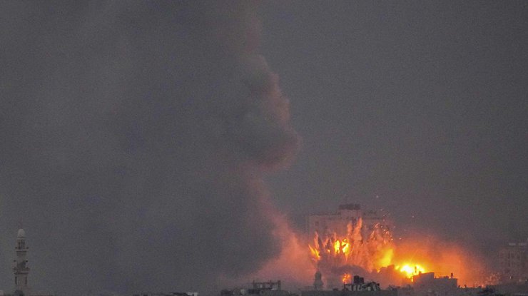 Ізраїль завдає ударів по цілях в секторі Гази, 14 жовтня 2023 р., фото: AP