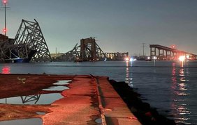 У Балтиморі після зіткнення з судном обвалився міст (відео)