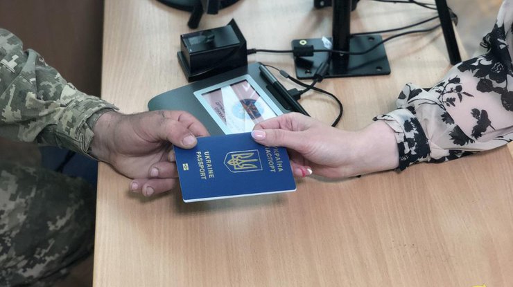 Дорожчає оформлення закордонного паспорта