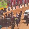 Гоночна машина в'їхала в натовп глядачів на Шрі-Ланці (відеор)