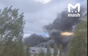 У рф потужна пожежа на машинобудівному заводі (відео)