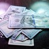 НБУ різко знизив офіційний курс долара до гривні