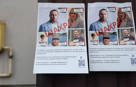 В Ірпені активісти заклеїли місто листівками з вимогою притягнути Пікулика до відповідальності 