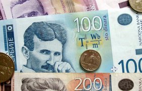 У Косові заборонили сербський динар і перйшли на євро
