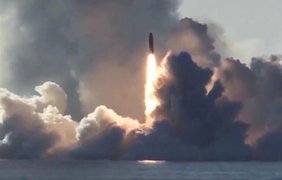 У росії прийняли на озброєння міжконтинентальну балістичну ракету "Булава"