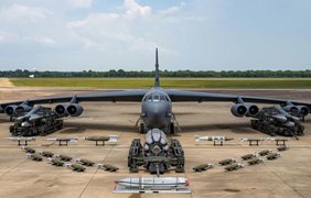 Пентагон перекинув до Британії стратегічні бомбардувальники B-52