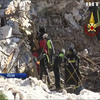 В Италии завершили поисковую операцию на месте заваленного отеля