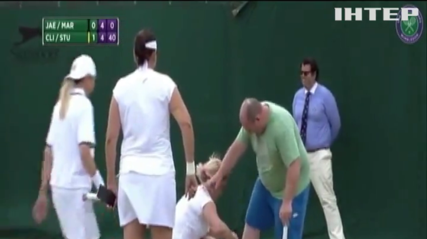 Тенісистки на Вімблдоні змусили глядача вийти на корт