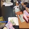 Бизнесмен принес полицейскому взятку в коробочке из-под конфет