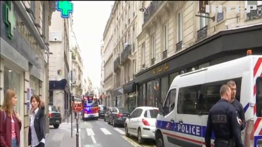 Облив бензином та не відпускав: у Парижі утримували заручників