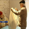 Безхатьки Чернівців торгують одягом у першій соціальній крамниці (відео)