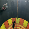 Індонезійська дівчина виконала трюк "Стіна смерті" на мотоциклі без захисту