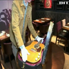 Гітару Курта Кобейна продали з молотка за рекордну суму