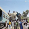 Аварія поїздів у Єгипті: рятувальники дістають тіла з-під вагонів