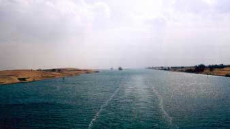 Пять кораблей ВМФ США вошли в Суэцкий канал