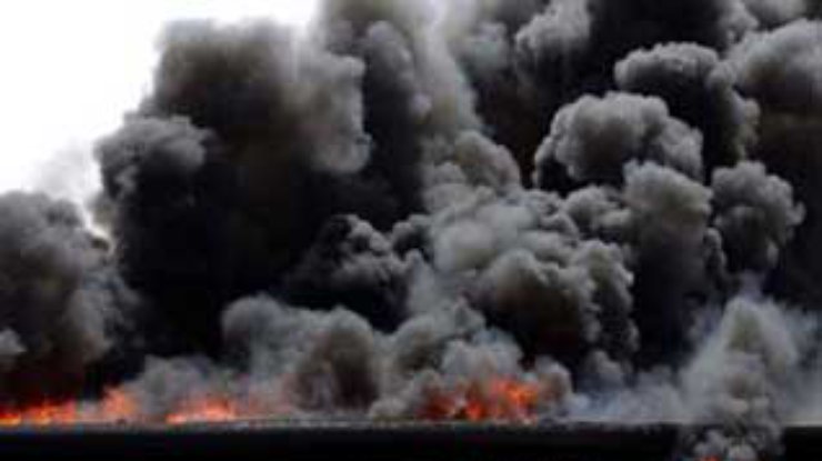 В окрестностях Басра в результате бомбардировок загорелись 9 нефтяных скважин