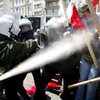 В Афинах проходят столкновения полиции с антивоенными демонстрантами
