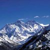 Альпинисты, восходившие на Эверест, оказались в снежном плену