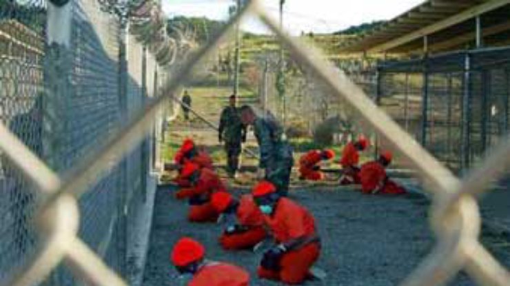Попытка заключенного поговорить с журналистами прервала их экскурсию на базе Гуантанамо